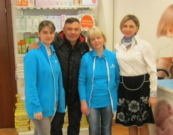 Звездные гости в магазине Олант: известный боксер Костя Цзю вместе с молодой женой посетили магазин на Автозаводской