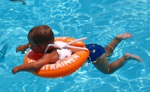 Учим ребенка плавать с кругами SWIMTRAINER