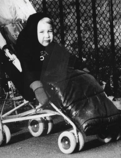 Прогулочная коляска. История сложения: от чемодана до трости Оуэна Макларена