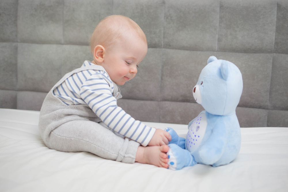Chicco игрушка-проектор мягкая музыкальная Мишка, голубой - фото  5
