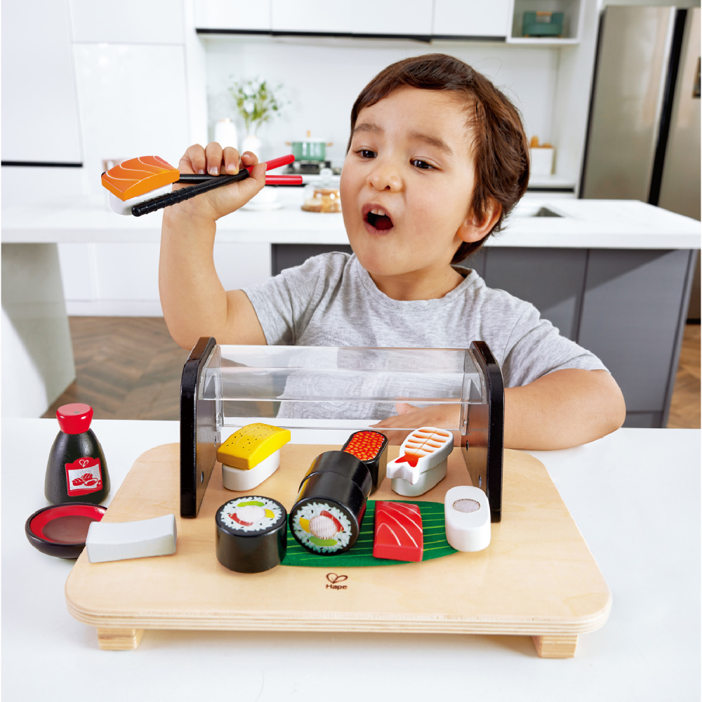 Hape набор посуды и еды Время суши, 15 предметов