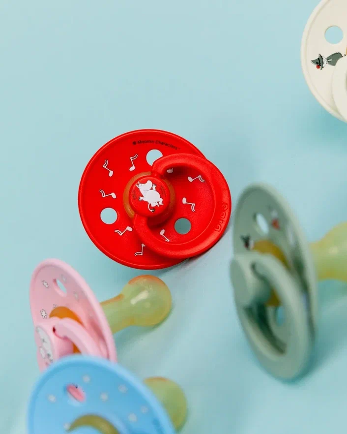 BIBS пустышка латексная Moomin Colour - Dancing - Candy Apple - фото  5