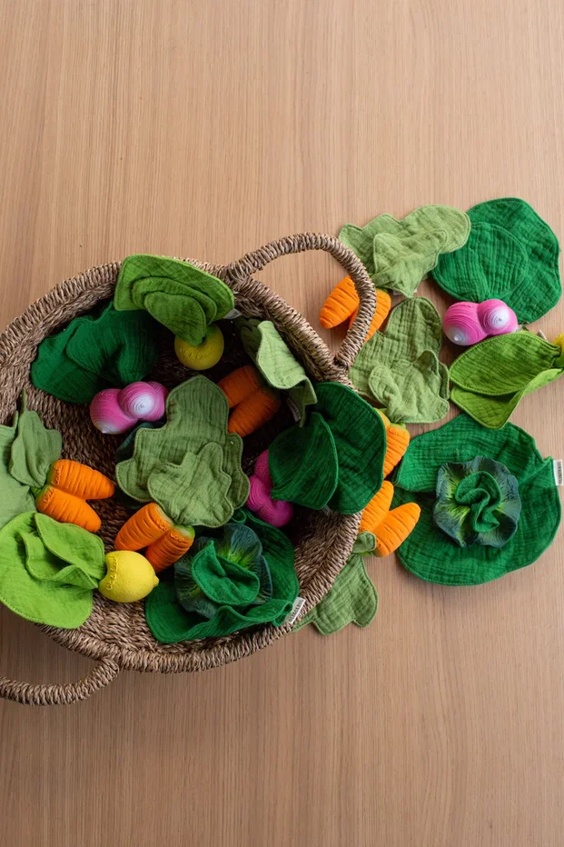 Oli&Carol игрушка-прорезыватель с комфортером Mini DouDou Kendall the Kale - фото  3