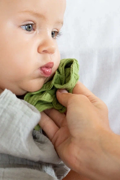 Oli&Carol игрушка-прорезыватель с комфортером Mini DouDou Cathy the Carrot - фото  7