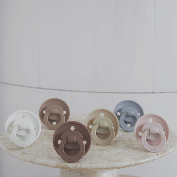 Elodie  0-6 . Retro Binky Bundle  2 .- Powder Pink 