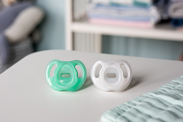 Tommee Tippee соска-пустышка силиконовая Ultra-Light, 0-6 мес., 2 шт. - фото  11