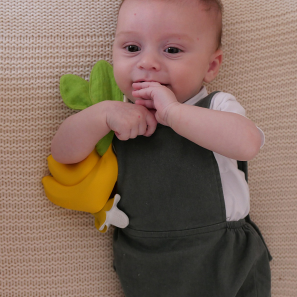 Oli&Carol игрушка-контейнер Banana - фото  2