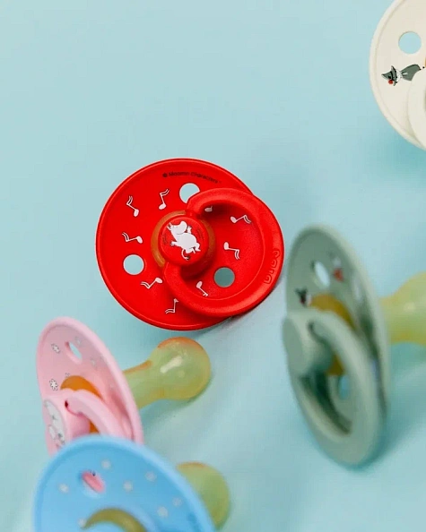 BIBS пустышка латексная Moomin Colour - Dancing - Candy Apple - фото  5