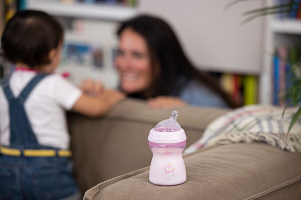 Chicco бутылочка пластиковая 250 мл Natural Feeling, розовая  - фото  9
